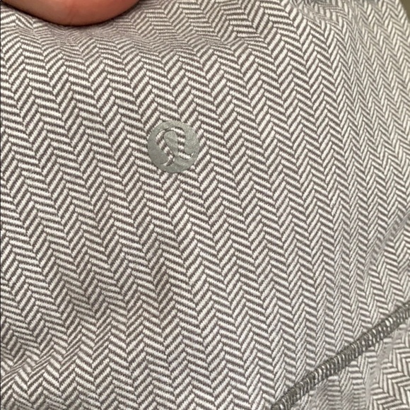 Lululemon size 2 - Picture 3 of 4